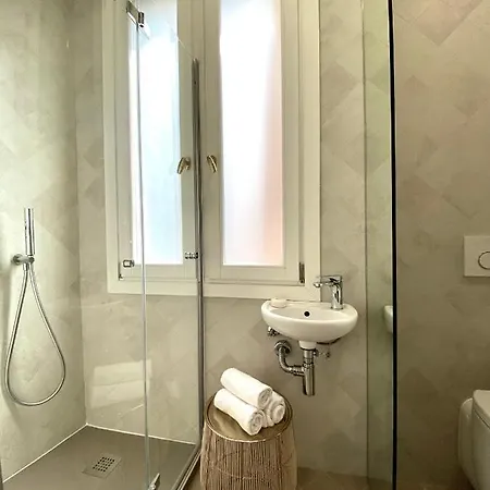 Venetian Palace Blue R&r * ונציה